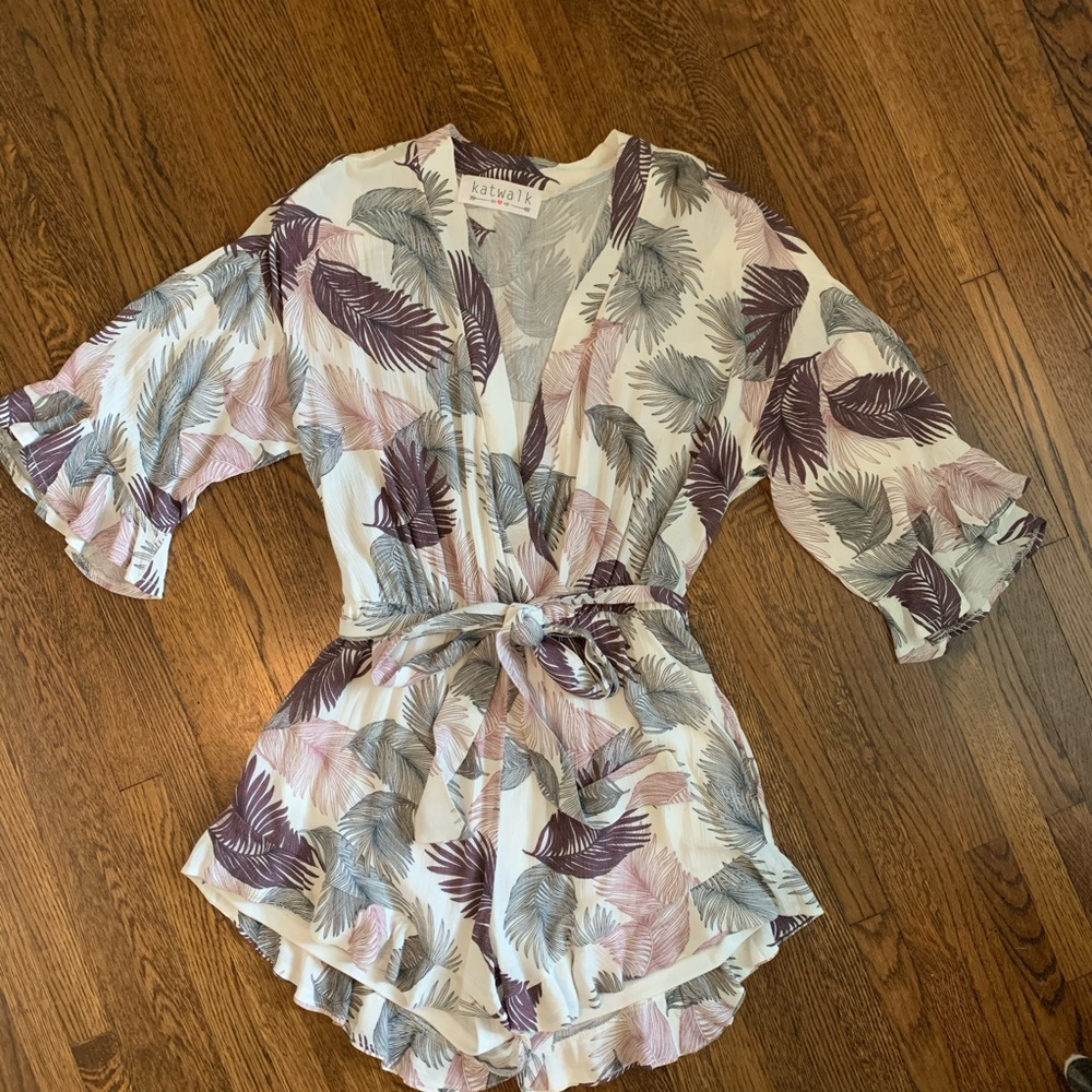 Katwalk Leaf-Print Romper- size small